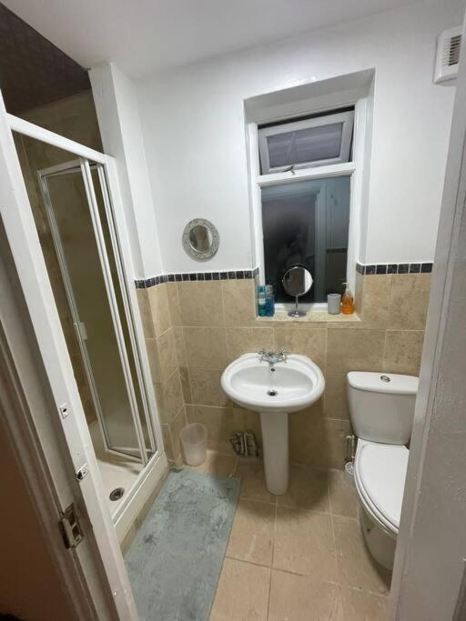 3 Double Bedroomed Flat, Acton. London, Uk Exterior photo