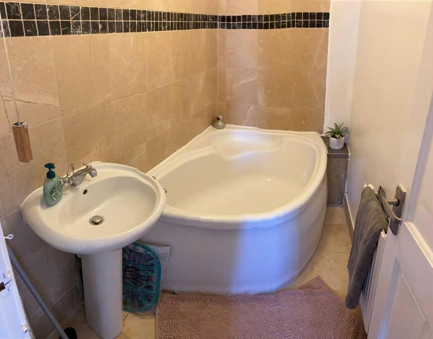 3 Double Bedroomed Flat, Acton. London, Uk Exterior photo